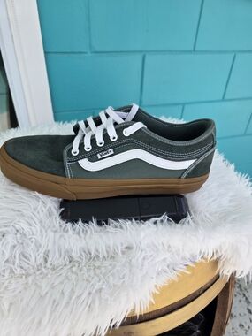 Vans Men's Old Skool Low Top Sneaker - Olive Green with Gum Sole